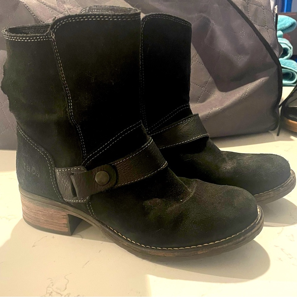 Taos Craft black suede boots